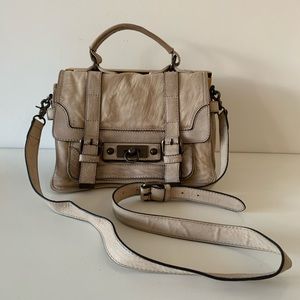 Versatile Frye Leather Bag.